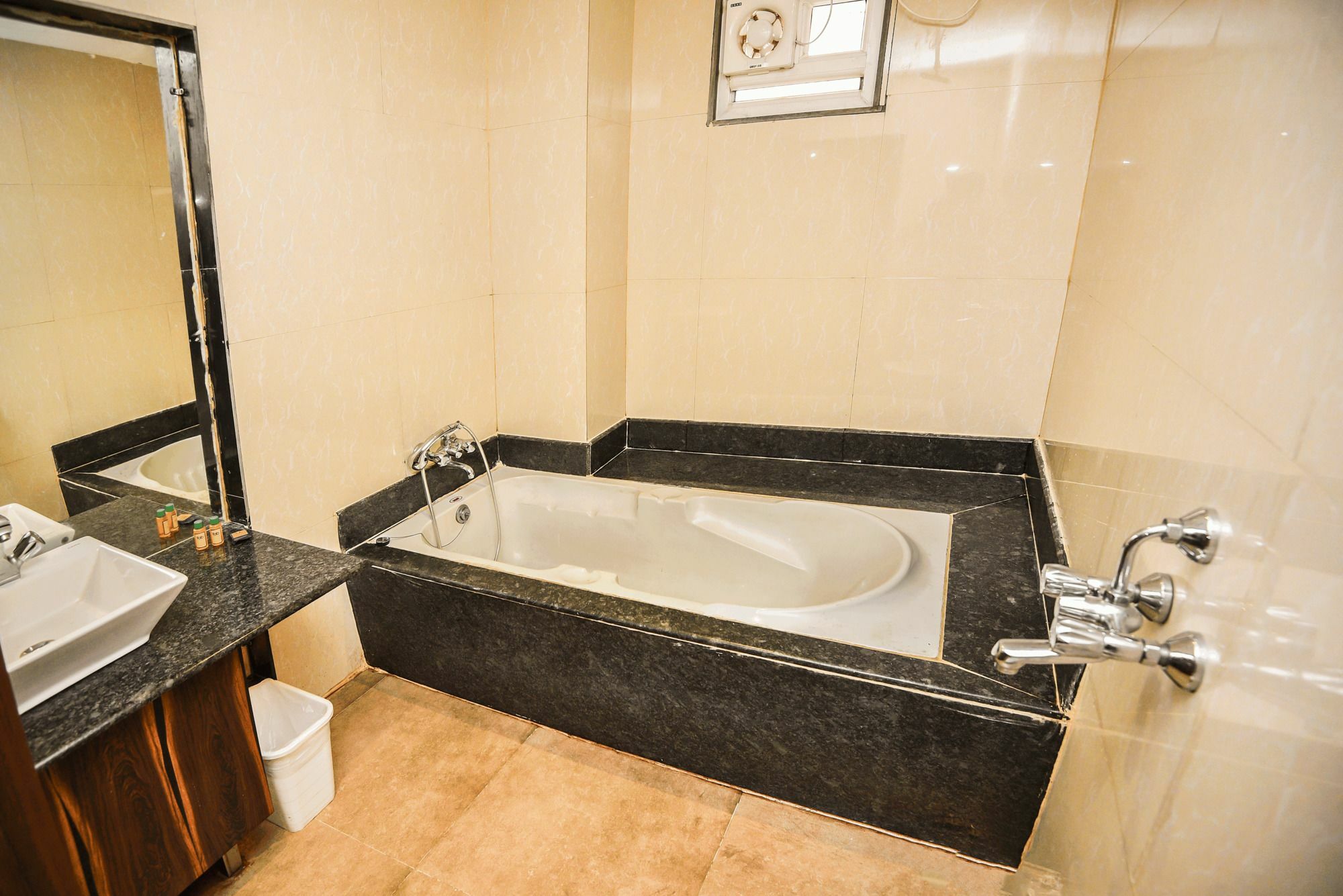 Fabhotel Pentagon Next - Bhubaneswar Railway Station Buitenkant foto